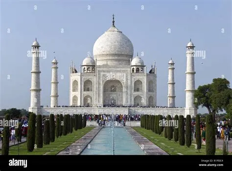  The Story of Shah Jahan i His Beloved: Taj Mahal - A Monumental Tale of Loss and Eternal Love?